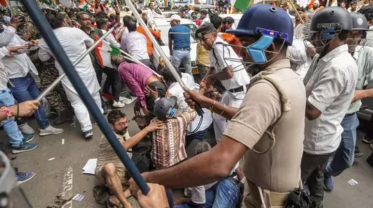 RG Kar Victim’s Mother Alleges Assault by Police During Nabanna March