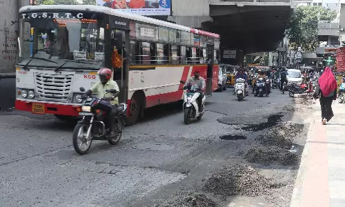 Hyderabad’s Unwritten Traffic Rules Keep Chaos Moving