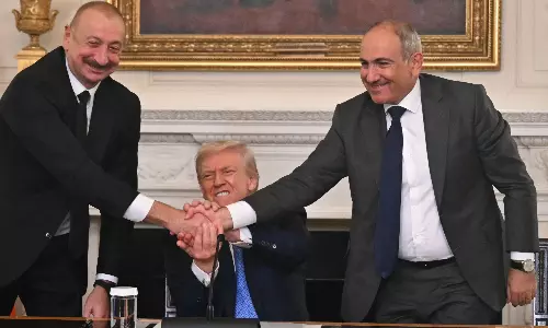 Armenia, Azerbaijan Leaders Sign Deal, Shake Hands at White House Peace Summit