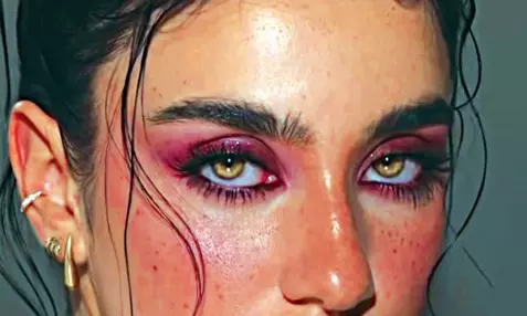 Make-Up Rocks In High Spirits