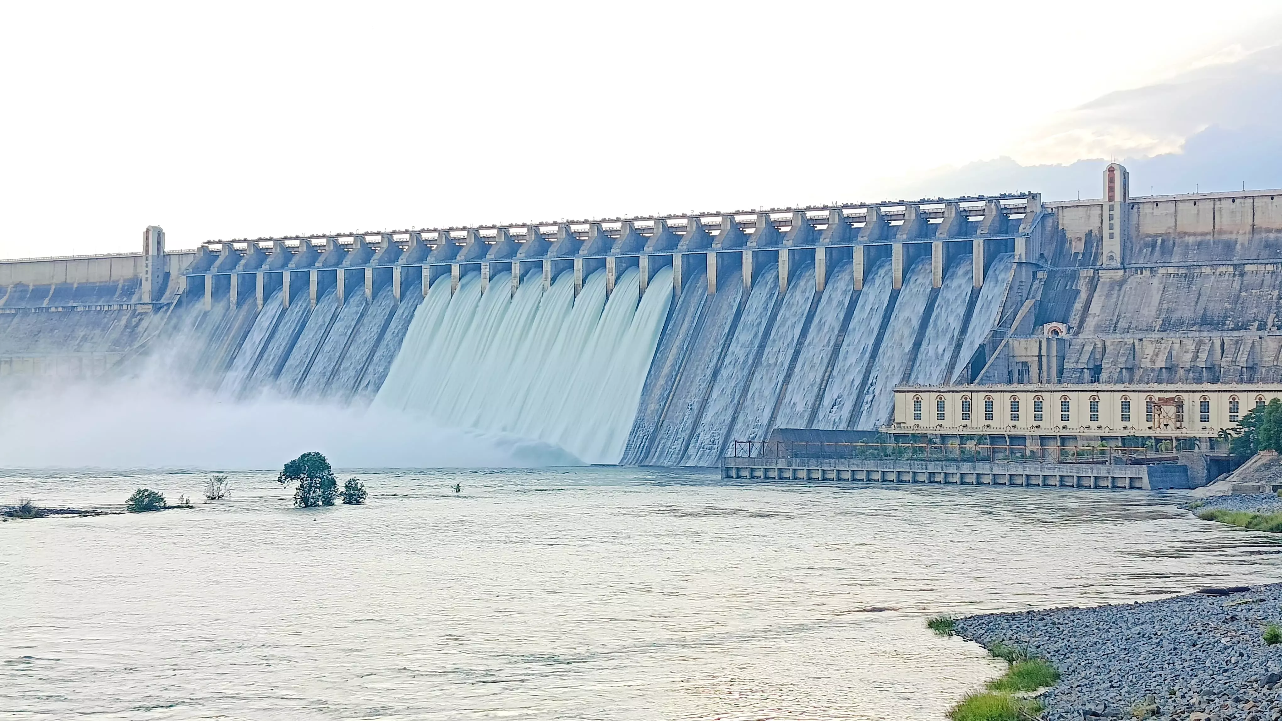 8 NSP Gates Lifted As Water Levels Rise 8 NSP Gates Lifted As Water Levels Rise
