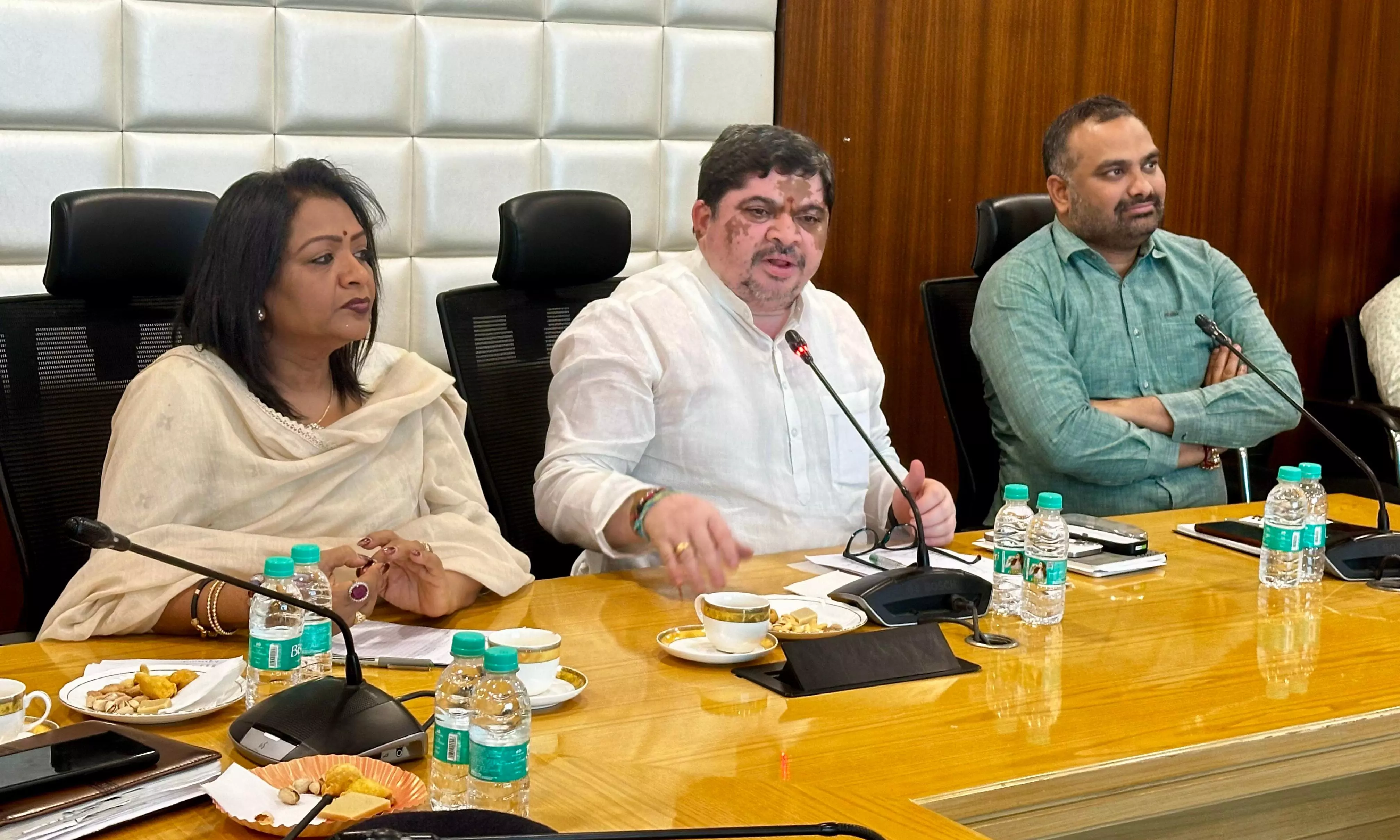 Ponnam Takes Stock of Rain Woes in Hyderabad