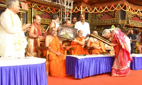 Nirmala Sitharaman Conferred Bharata Lakshmi Award at Udupi Sri Krishna Math Nirmala Sitharaman Conferred Bharata Lakshmi Award at Udupi Sri Krishna Math