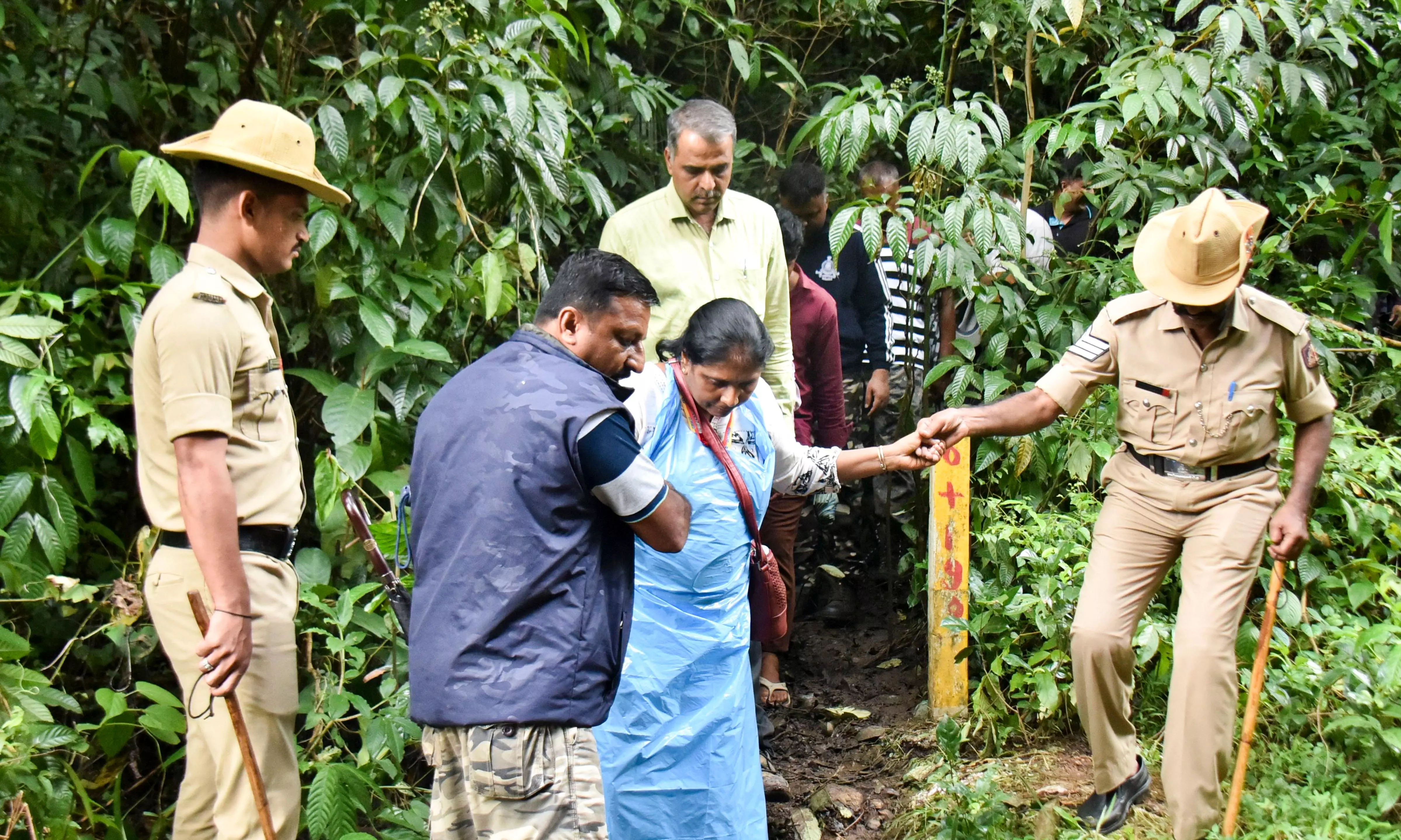 Family Urges SIT Probing Dharmasthala Secret Burials to Reopen 1986 Padmalatha Murder Case
