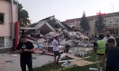 6.1 Earthquake Hits Turkey, Killing 1 and Collapsing Buildings