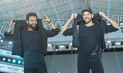 Hrithik Roshan Is One of the Greatest Dancers, Says Jr NTR