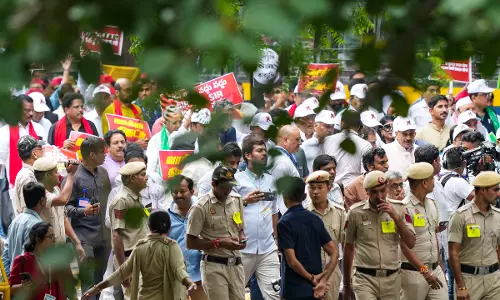 Rahul, Oppn MPs Detained During Protest March to EC