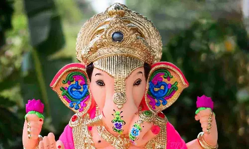 Idol Makers Give Finishing Touches to Ganesh Idols