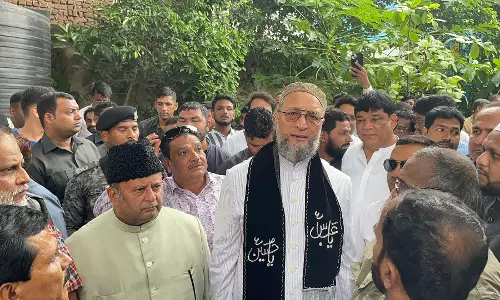 Owaisi Felicitated by Shia Community