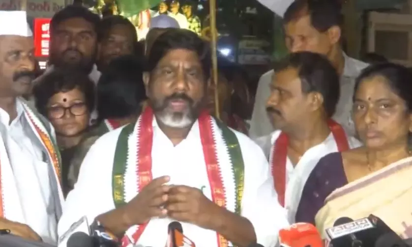 Congress Holds Vote Chor-Gaddi Chhod Candlelight Rallies in Districts