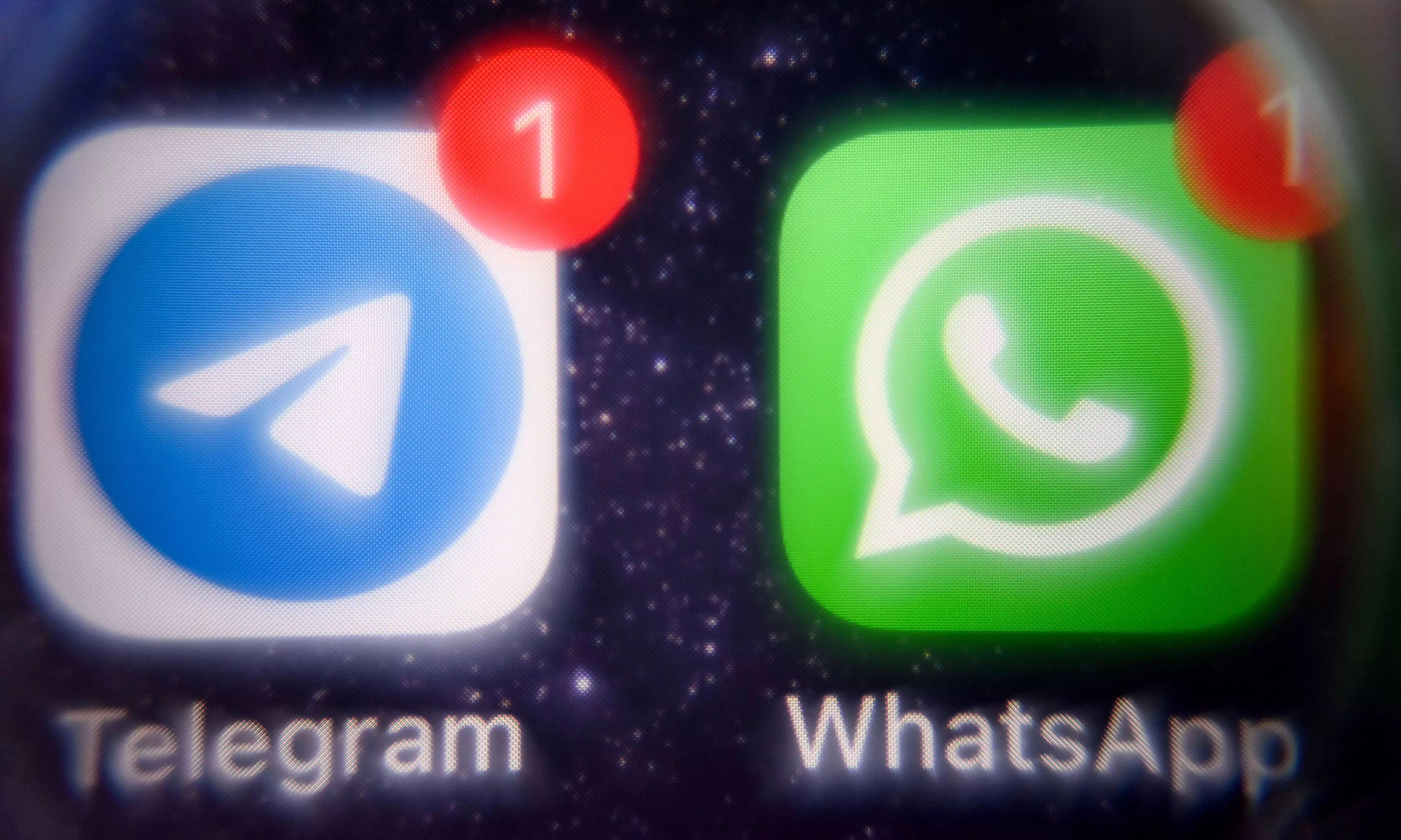 Russia Restricts Telegram, WhatsApp Calls