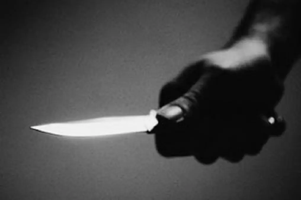 Assistant Engineer Robbed, Groped at Knife Point in Benguluru