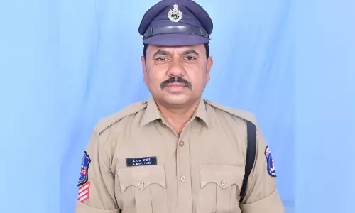 Police Hero Cheats Death, Gets Gallantry