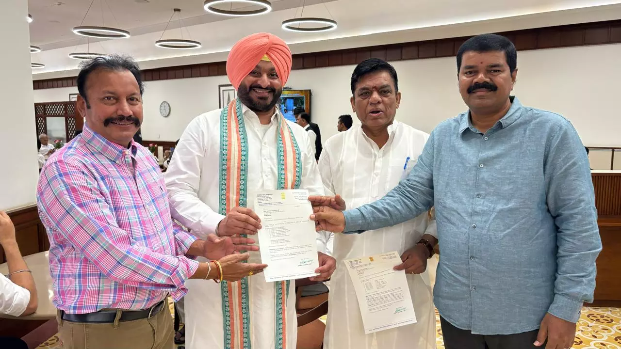 Nekkonda Fights For Train Stops At Railway Station Nekkonda Fights For Train Stops At Railway Station