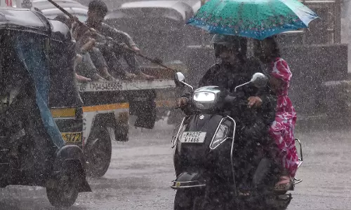IMD Issues Red Alert for Mumbai, 6 Districts