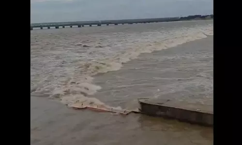 Gate No. 67 Jammed at Prakasam Barrage