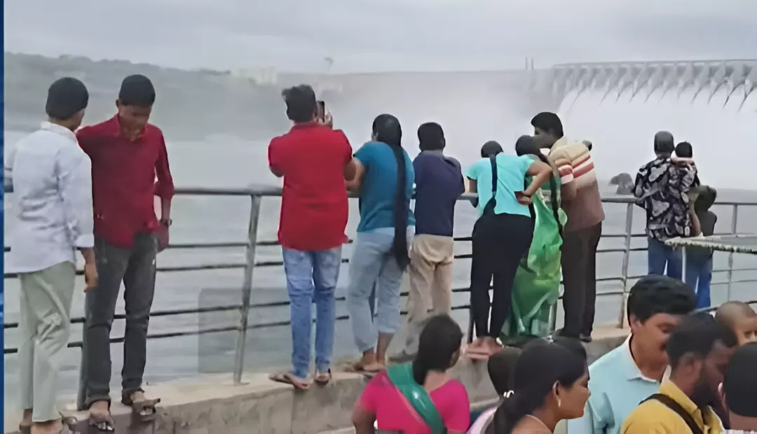 Tourists Flock to Nagarjunasagar on Holiday