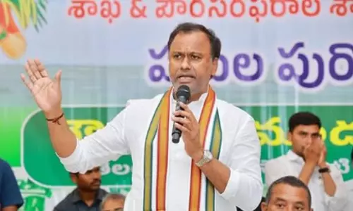 Toothless Mallu Panel Avoids Rajgopal Mess