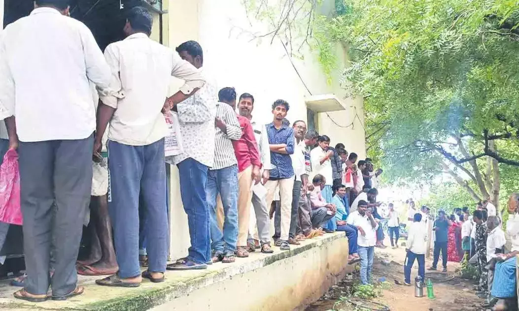 Farmers in Karimnagar Reel Under Urea Crisis