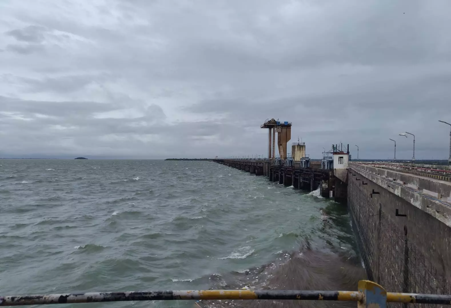 39 Gates of SRSP Lifted to Discharge Floodwater 39 Gates of SRSP Lifted to Discharge Floodwater