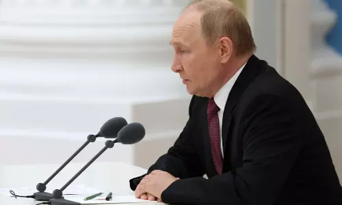 Putins Bodyguards Carried Poop Suitcase to Alaska Summit: Report