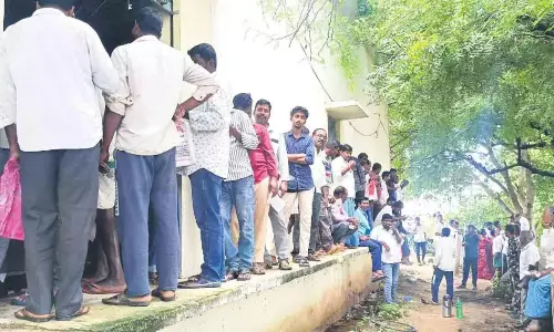 Farmers in Karimnagar Reel Under Urea Crisis