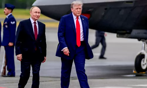 Trump Pauses Zelenskyy-EU Meeting to Speak to Putin