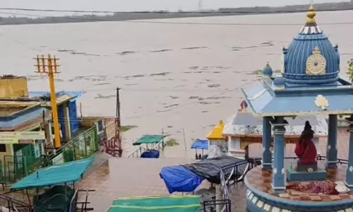 Godavari in Spate at Bhadrachalam; Heavy Rains Lash Telangana, Reservoirs See Huge Inflows Godavari in Spate at Bhadrachalam; Heavy Rains Lash Telangana, Reservoirs See Huge Inflows