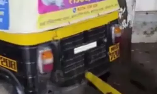 Drunk Rickshaw Driver Drags Woman Constable For 200 Metres In Satara
