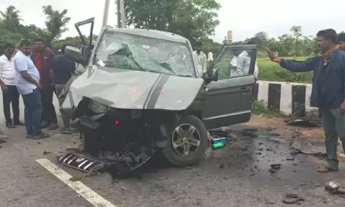 Couple Killed, Children Injured in Road Mishap at Lingala Ghanapuram