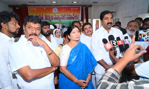 Groupism Resurfaces In Warangal Congress During Rajiv Birthday Fete Groupism Resurfaces In Warangal Congress During Rajiv Birthday Fete