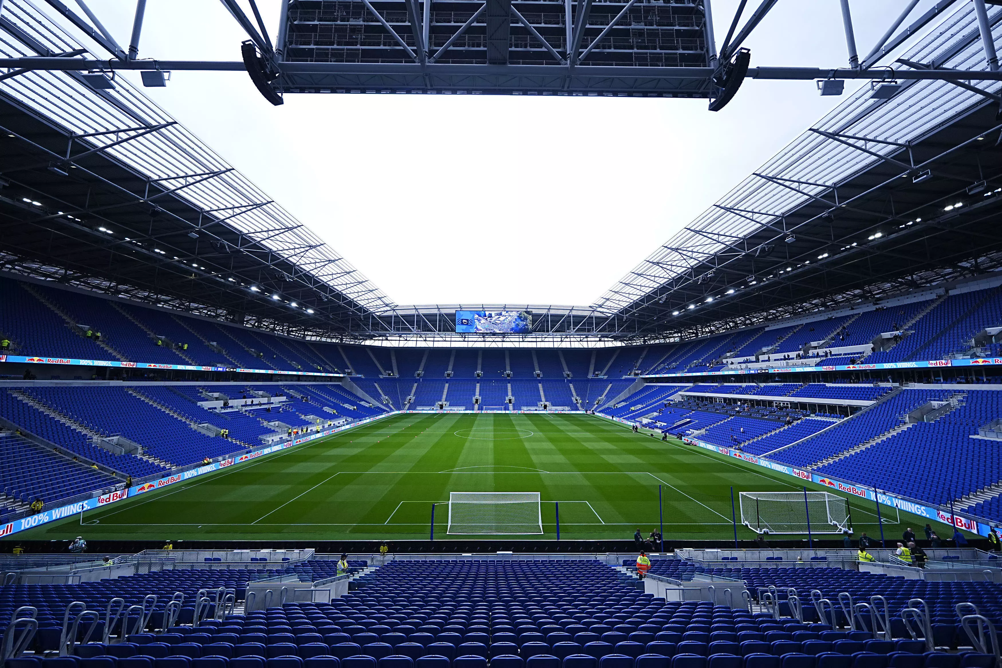 Newcastle Host Liverpool amid Isak Stand-off, Spurs Test New-Look Man City