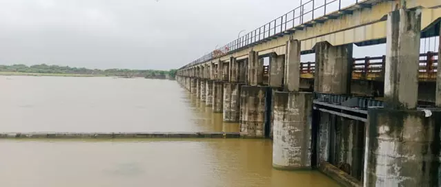 Collector Acknowledges Poor Condition Of Swarnamukhi Barrage
