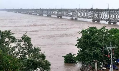 Third Flood Warning Near As Godavari Rises Third Flood Warning Near As Godavari Rises