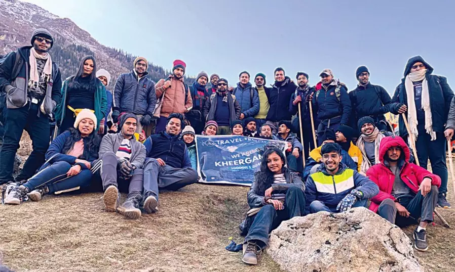 Gen-Z Hitchhikes To Cut CO2 Footprints