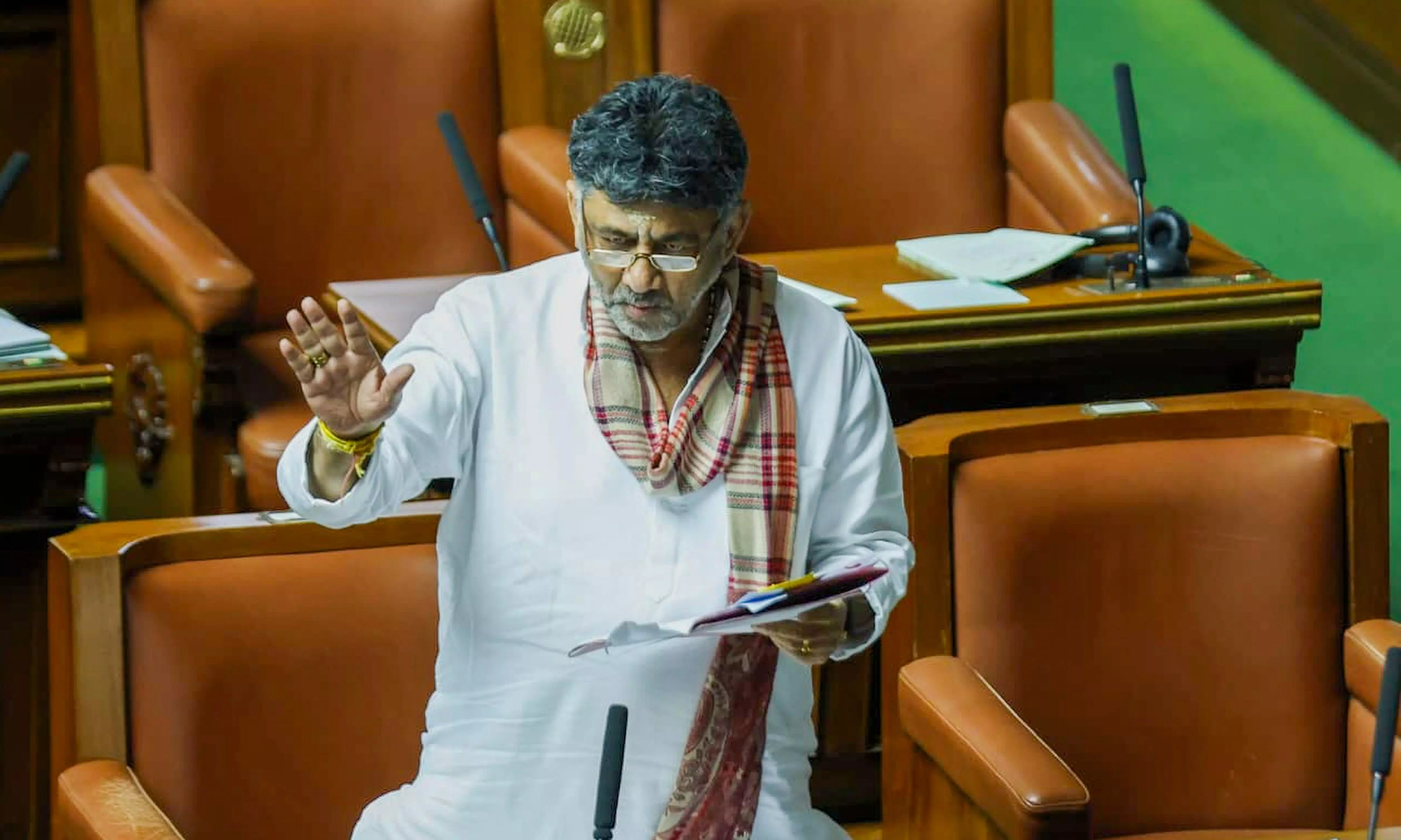 Karnataka: Shivakumar Sings RSS Anthem, Stuns Assembly Karnataka: Shivakumar Sings RSS Anthem, Stuns Assembly