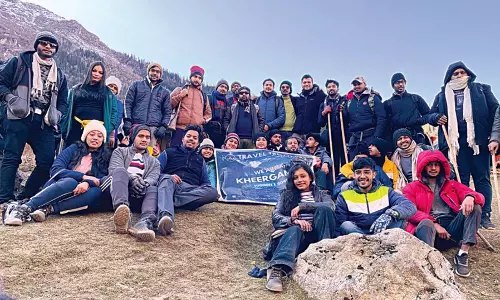 Gen-Z Hitchhikes To Cut CO2 Footprints