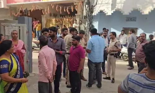 Teen Out To ‘Steal’ Bat Kills Girl Who Saw Him Teen Out To ‘Steal’ Bat Kills Girl Who Saw Him