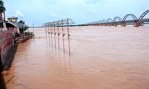 Godavari, Krishna Rivers Continue to be in Full Spate