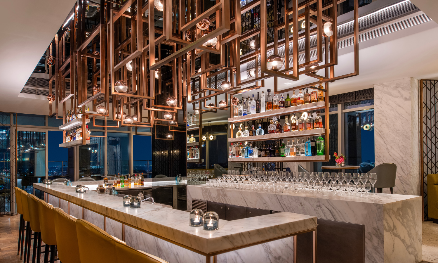 Copitas Cocktail Bar: Music, Flavors, and Balanced Drinks