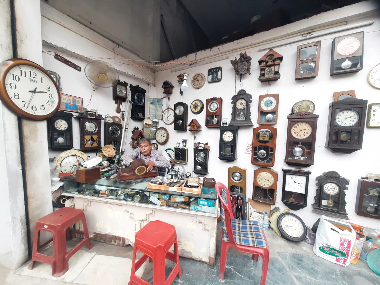 Hyderabad's Manual Watch Shops Keep Time the Old Way