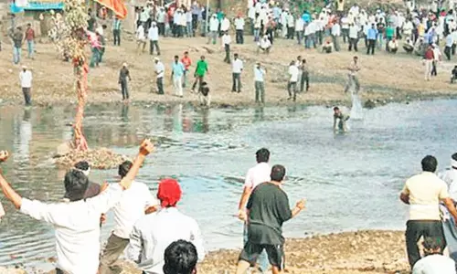 MP: 934 Injured in Stone Pelting Sport in MP Village, Annual Event Recorded 13 Deaths in Last Six Decades MP: 934 Injured in Stone Pelting Sport in MP Village, Annual Event Recorded 13 Deaths in Last Six Decades