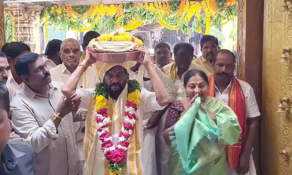 MLA Somireddy, Wife Present Silk Apparel to Deity at Golagamudi Ashram MLA Somireddy, Wife Present Silk Apparel to Deity at Golagamudi Ashram