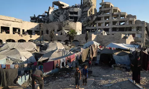 Israeli Strikes Kill 33 in Gaza Amid Famine, Ceasefire Talks Stalled Israeli Strikes Kill 33 in Gaza Amid Famine, Ceasefire Talks Stalled