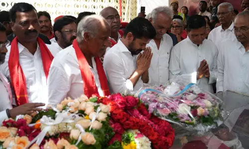 CM Revanth, Venkaiah Naidu Pay Tributes to Sudhakar Reddy