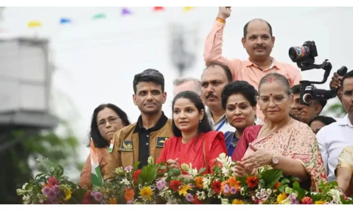 Please Aspire For Mission To Land On Moon: Shux