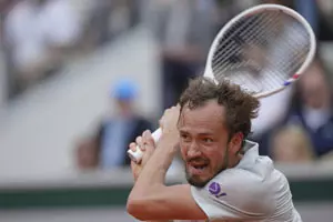 Medvedev Taunts Booing Crowd, Rips Chair Ump During Wild US Open Meltdown