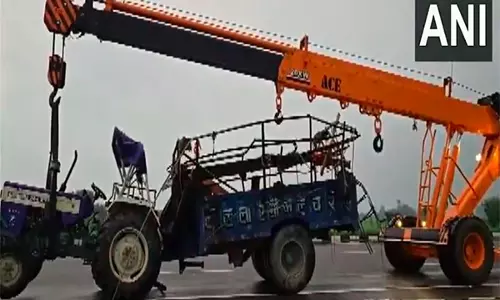 UP: 8 Dead, 43 Injured as Truck Hits Tractor-Trolley