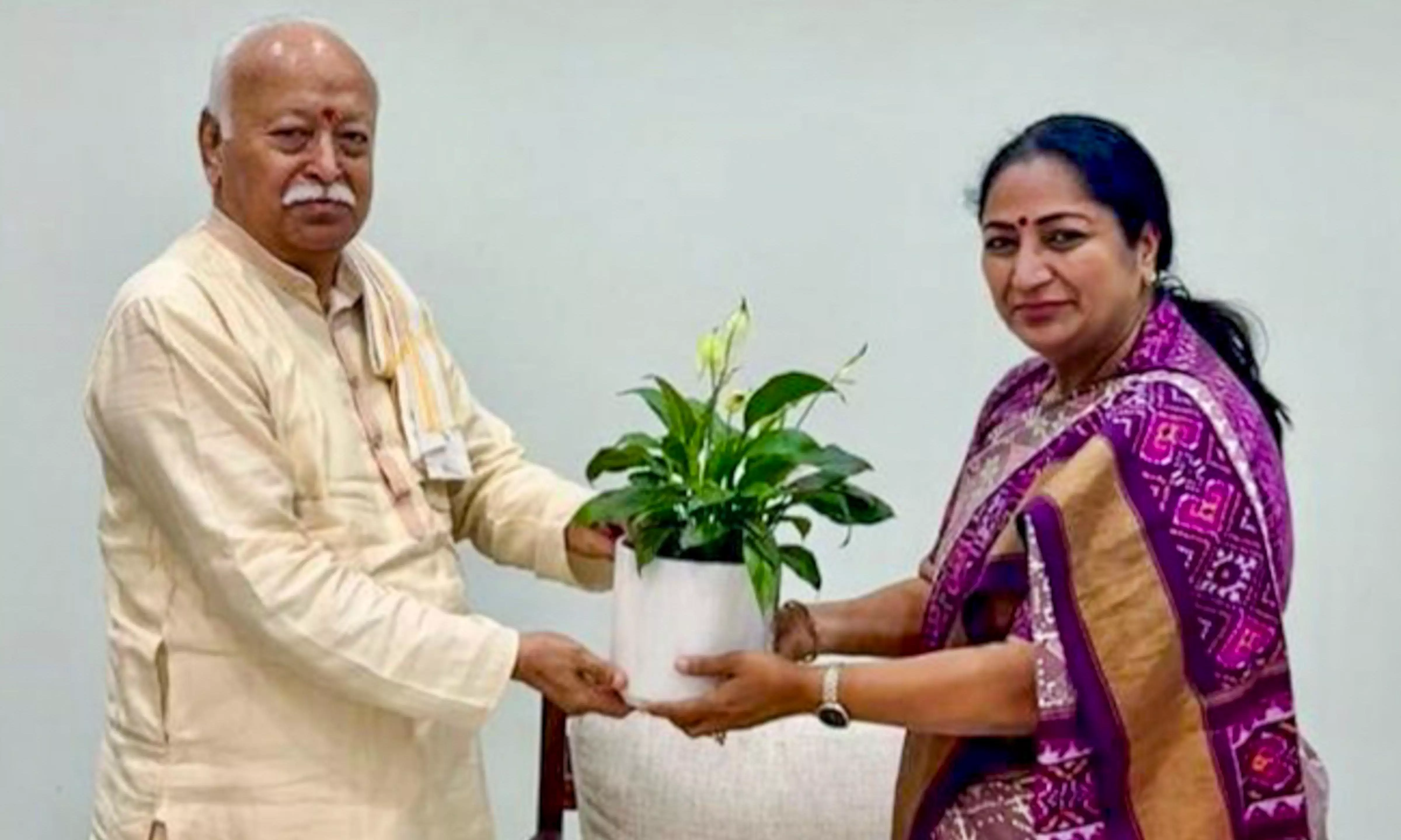Delhi CM Meets Bhagwat, Praises RSS for Upholding National Values and Devotion
