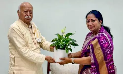 Delhi CM Meets Bhagwat, Praises RSS for Upholding National Values and Devotion